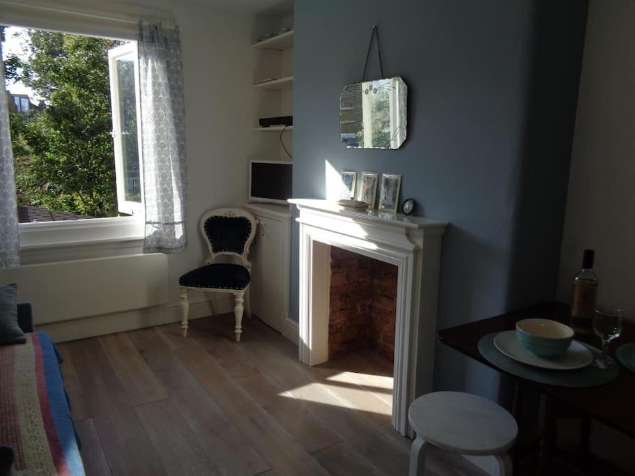 Charming English Style Studio Flat Лондон Экстерьер фото