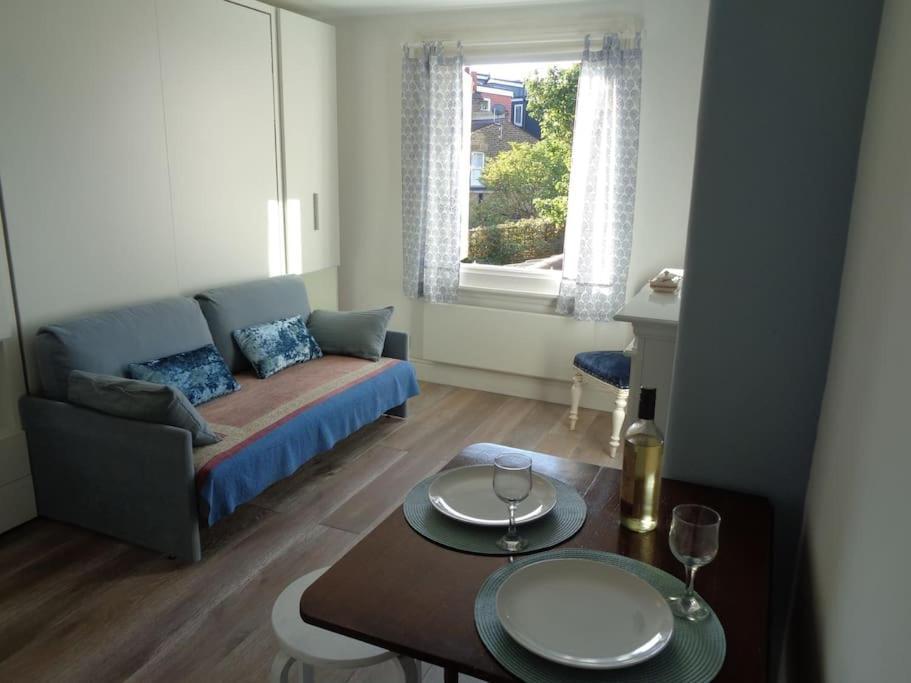 Charming English Style Studio Flat Лондон Экстерьер фото